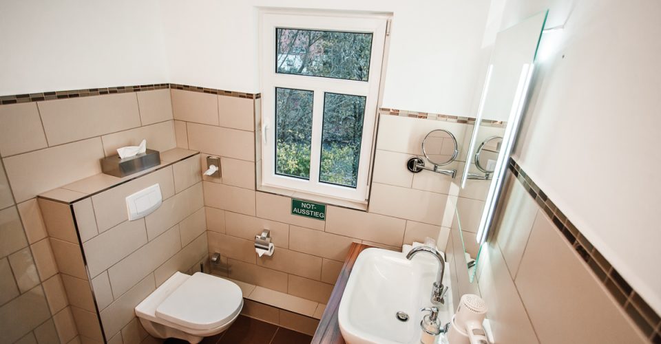 Das Bad im Zimmer Glofblick im Hotel Kahltalmühle